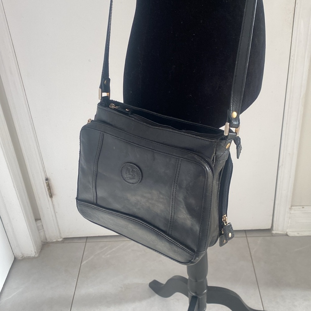 MOUFLON Made in Canada Black Leather shoulder bag wth many storage compartments